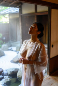 滝の禊で濡れ透け熟女たちの赤褌誘惑～俺の小屋乱交夜