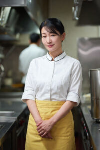 ファミレス店員の人妻をナンパして一夜の禁断逢瀬