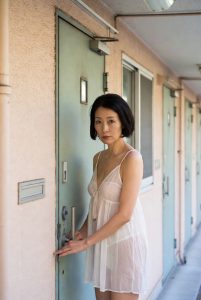 猛暑停電の闇夜に隣室未亡人と汗だくの密交